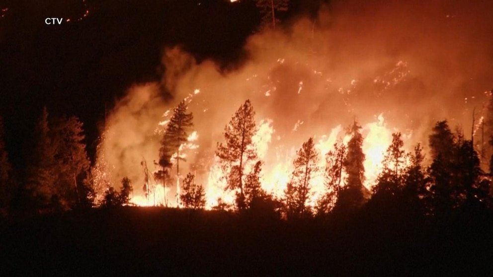 Video Washington wildfires burn homes and force thousands to flee