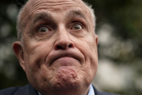 Rudy Giuliani Survives Vicious Back Patting In Staten Island Super Market