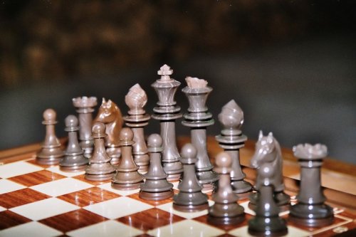 GRENKE Chess Classic an Ostern 2024: Deutschlands bester Schachspieler Vincent Keymer beim Großmeister- und Open-Schachturnier – abseits-ka