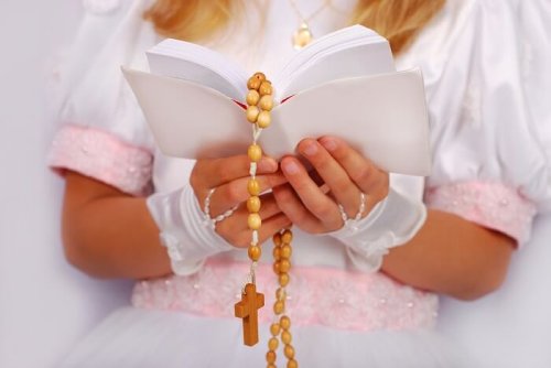 17 Holy Communion Gifts for Girls