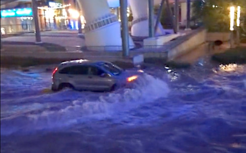 Heavy rain hammers Las Vegas, turning famed strip into a river