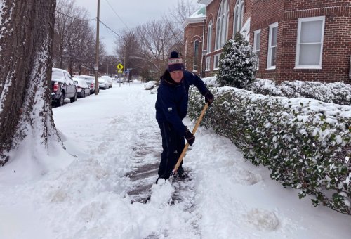 Cleanup begins after winter storm strikes mid-Atlantic coast