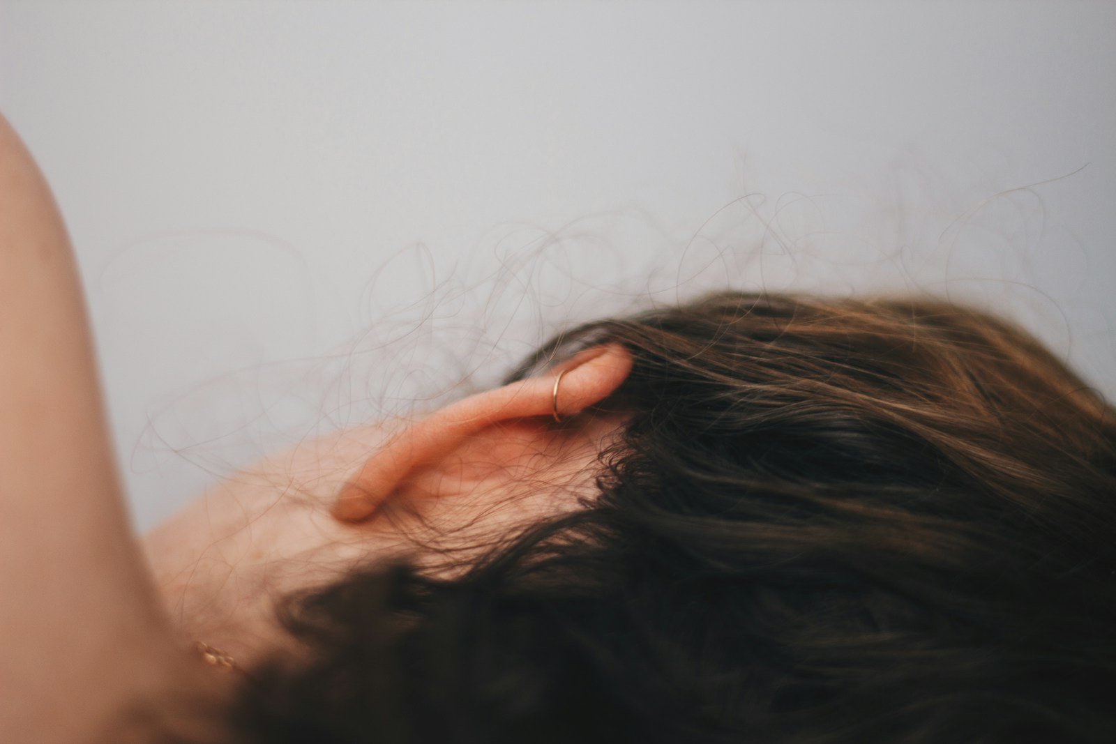 9 ways to manage tinnitus and ringing in the ears