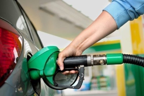 Les prix des carburants augmentent de 5 francs