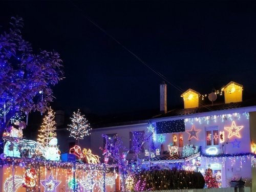 "Je veux mettre des paillettes dans la vie" : ses décorations de Noël à Mulhouse attirent les foules