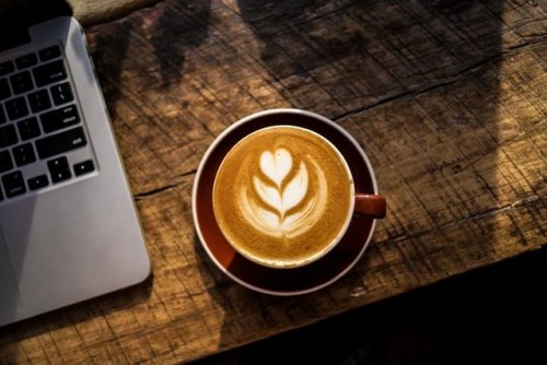 Boire trop de café augmente le risque de démence et impacte le volume du cerveau