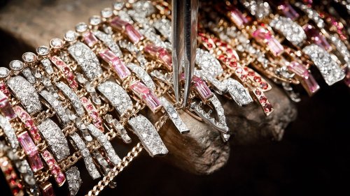 Das sind die unterschiedlichen Handwerkstechniken der Juweliers- und der Uhrmacherkunst