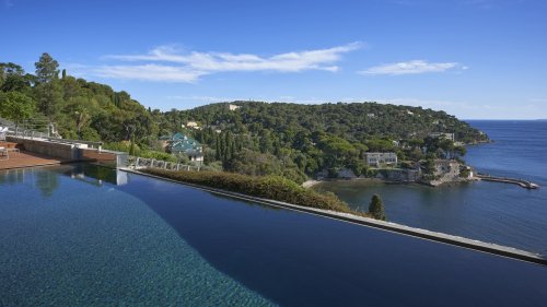 An der Küste von Cap Ferrat steht die futuristische Glasvilla des Star-Architekten Jean Nouvel zum Verkauf