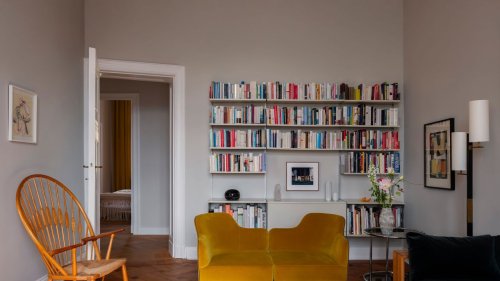 Eine strahlend gelbe Küche ist das Highlight: So brachte die Architektin Christiane Schmitz Licht und Farbe in ihre Berliner Altbauwohnung