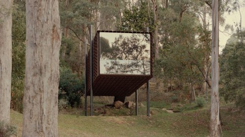 Dieses Tiny House im Wald überzeugt auf 48 Quadratmetern mit Minimalismus und Naturverbundenheit