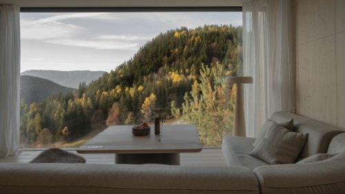 Waldhotel in Südtirol: So erweiterte Designer Harry Thaler das „Miramonti“ um drei neue Holzhäuschen