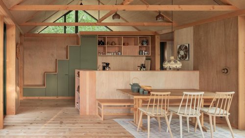 Dieses nachhaltige Holzhaus im Wald verschmilzt mit der Natur – und wird von Licht durchflutet