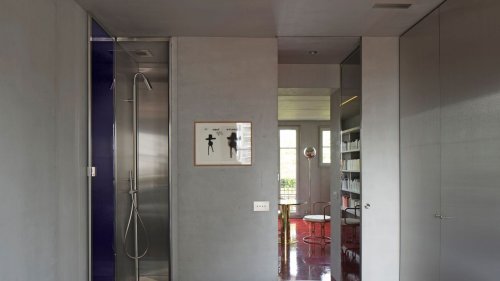 Minimalismus und krasse Kontraste: machen diese 60-Quadratmeter-Wohnung in Paris besonders