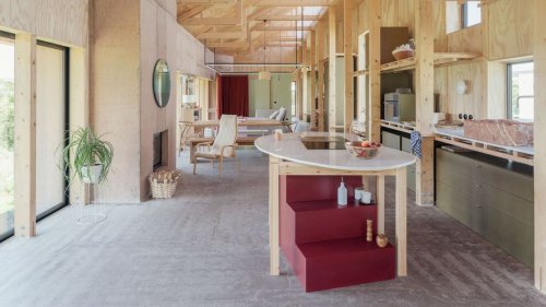 Schwebt dieses Landhaus über dem Garten? So entstand aus Holz und Beton ein luftiges Zuhause mitten im Grünen
