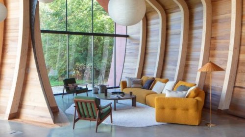 Ein außergewöhnliches Ferienhaus an der Küste von England: Das Finch Long House erinnert an umgedrehte Boote