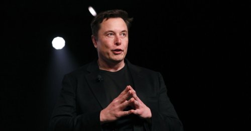 Elon Musk’s Twitter deal is proceeding, executives tell staff