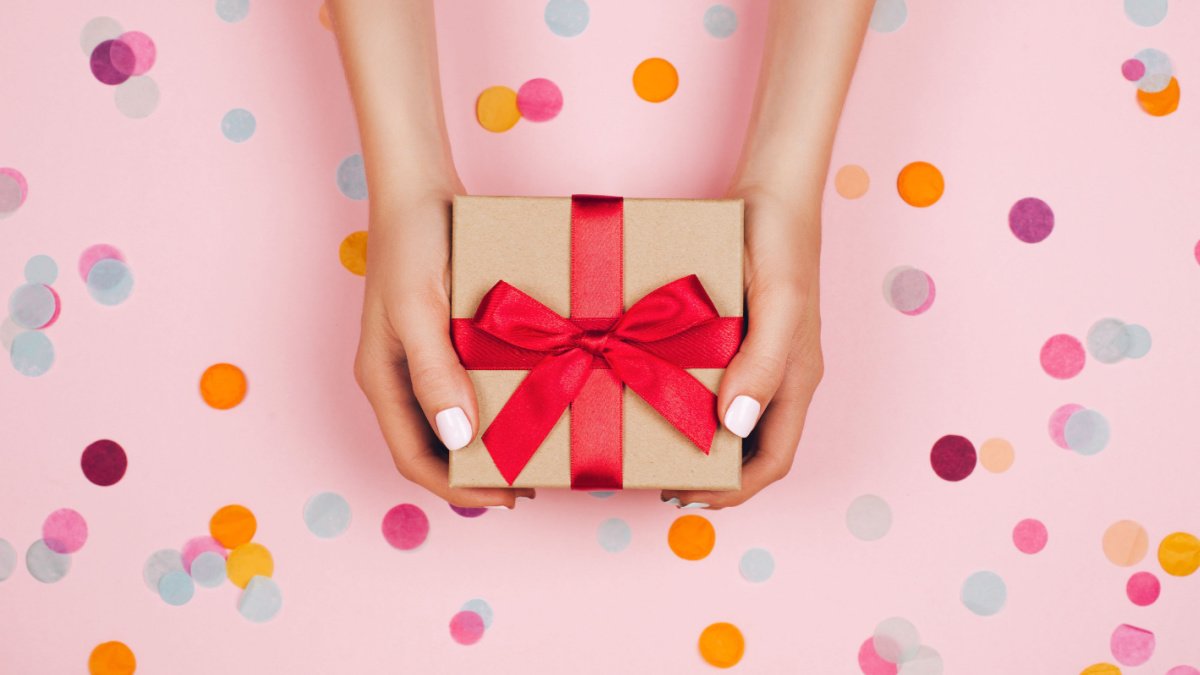 11 Ways To Save Money on Gifts - A Dime Saved