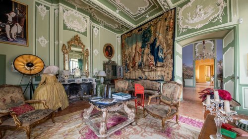 Le plus grand château de Provence fait plus de 5000 m2 et compte 50 chambres