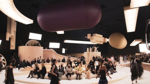 Xavier Veilhan crée un décor spectaculaire pour le défilé Chanel haute couture