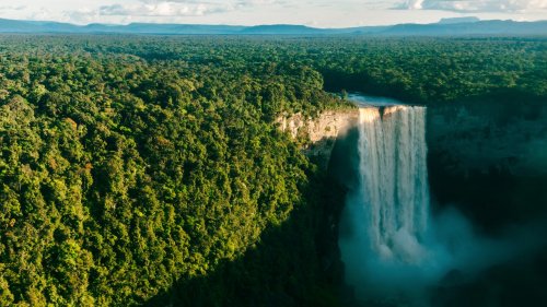 Les 7 plus belles cascades du monde, entre jungle et glaciers