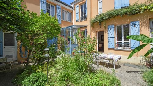 À vendre, une maison provençale avec deux jardins au cœur de Paris