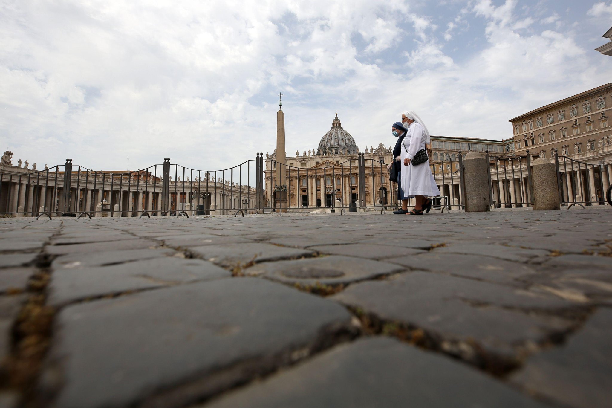 Scandalo Vaticano, cardinale Becciu a giudizio con altri 9