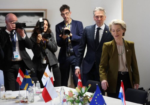 Oggi il Consiglio Ue su riarmo e difesa, per von der Leyen "giorni decisivi"