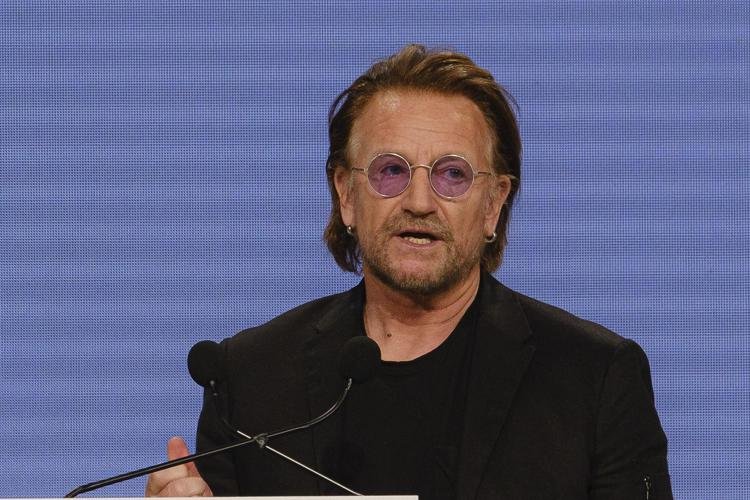 Bono Vox a Napoli, la battuta sulla Juve e la bufera social