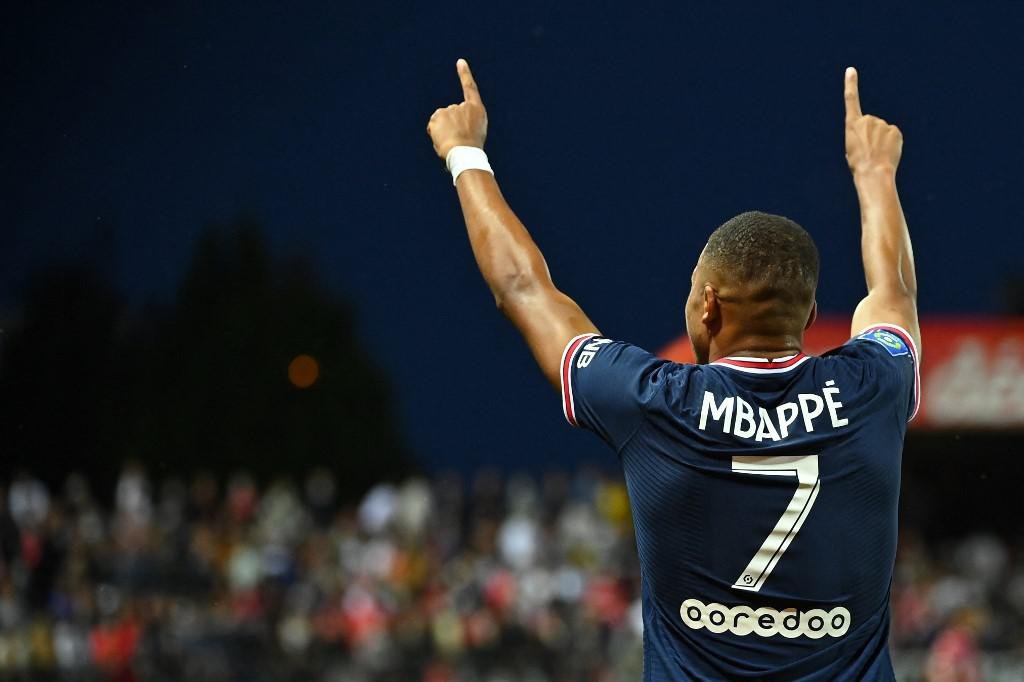 Real Madrid offre 160 milioni per Mbappé, Psg rifiuta