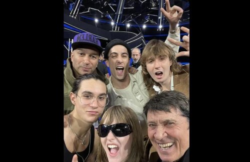 Sanremo 2023, Morandi 'dimentica' Tom Morello nel selfie con i Maneskin