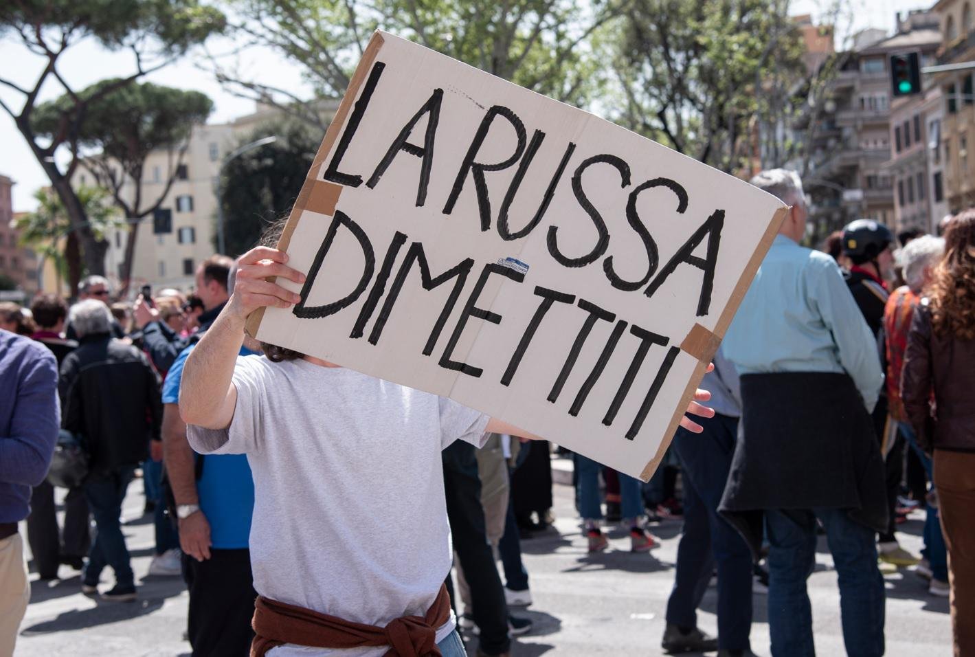 25 aprile, da Napoli a Milano contestati esponenti governo