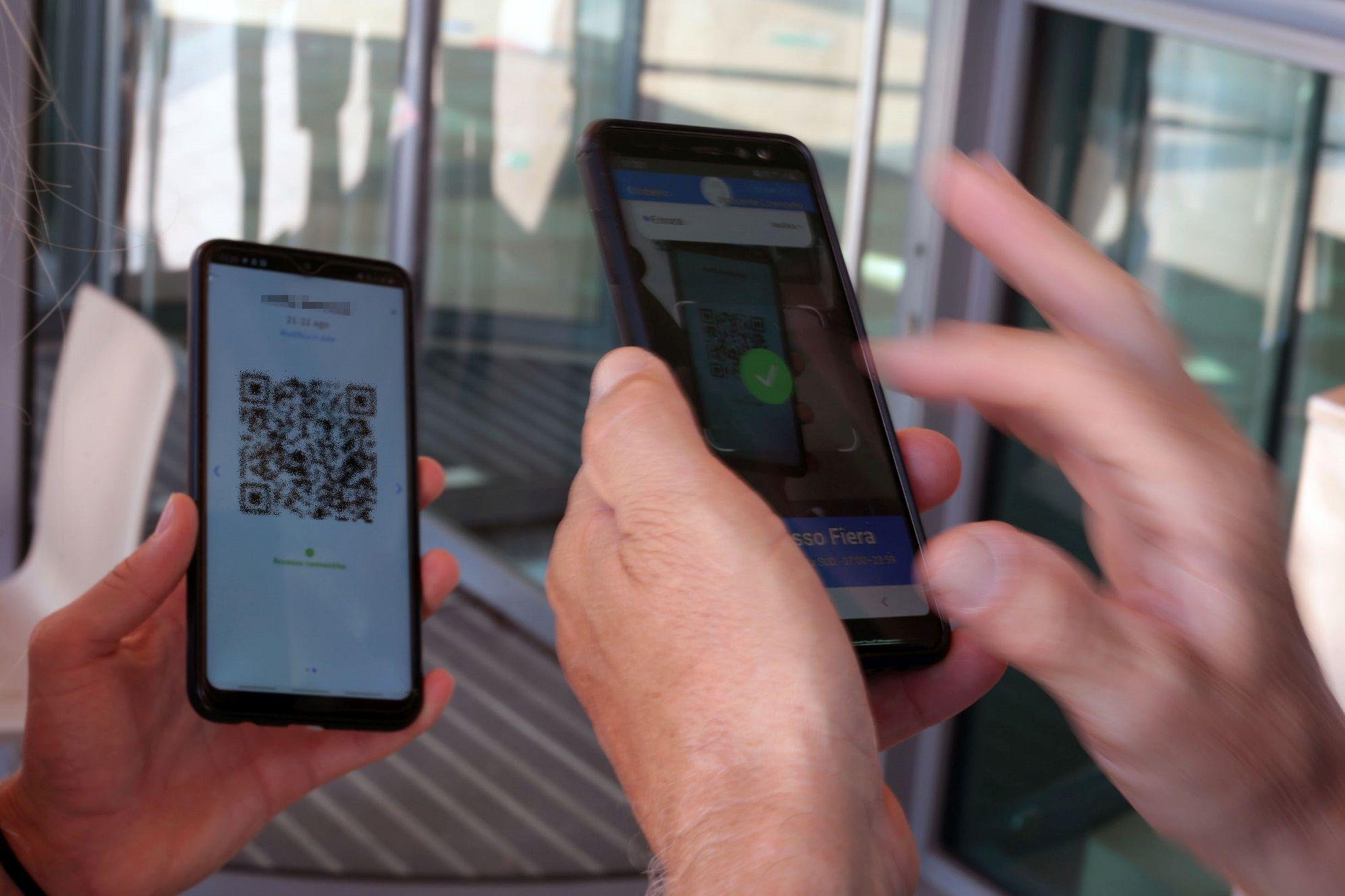 Green pass Italia fino a 12 mesi, cosa pensano gli esperti