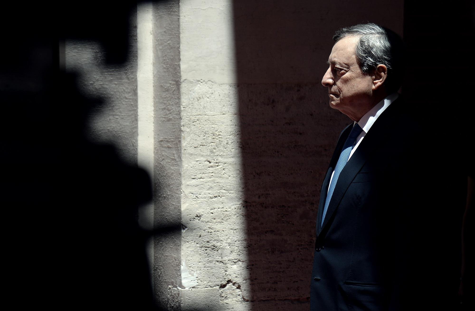 Dimissioni Draghi: il punto sulla crisi di governo cover image