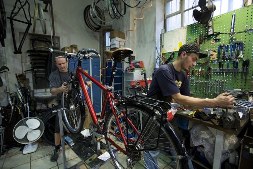 here-s-what-bike-shop-owners-think-about-servicing-dtc-bikes-flipboard