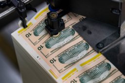 Dollar Pressure Mounts as Traders Reopen Debasement Debate
