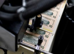 Dollar’s Worst Slide Since 2017 Has Further to Go, Options Show