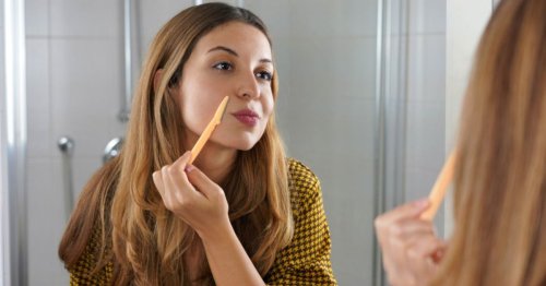 Dermaplaning : se raser le visage pour avoir une belle peau ? L'avis d'une dermatologue