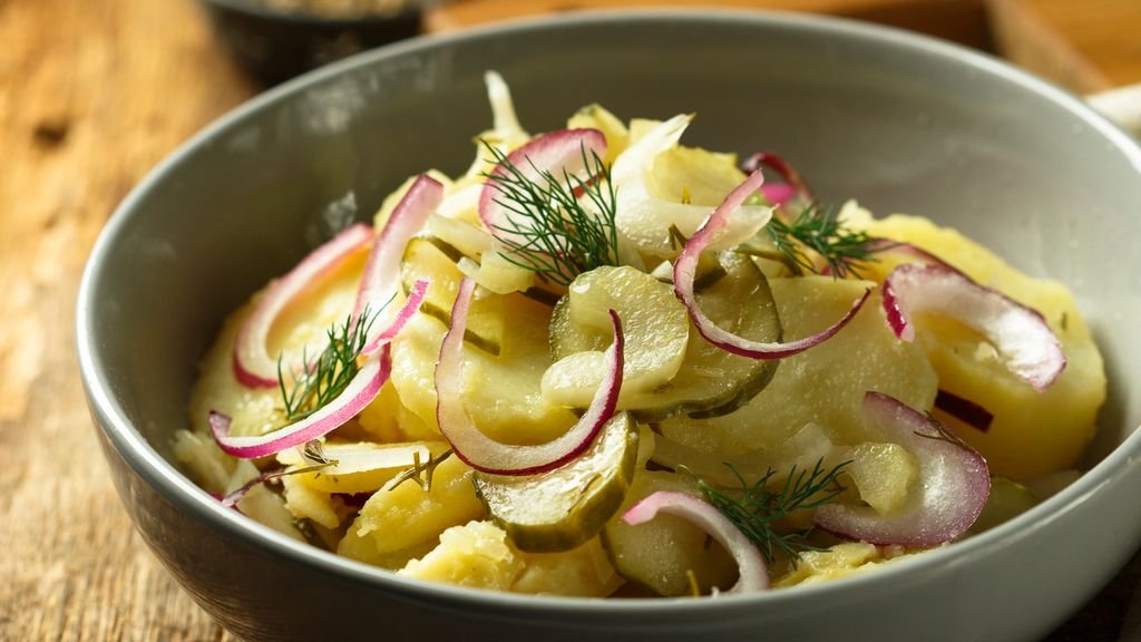 Salade tiède au thon, pomme de terre et cerfeuil