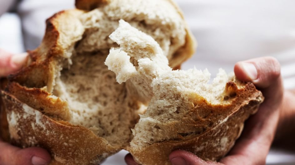 Redonner de la fraîcheur au pain dur c'est possible (et autres astuces pain)