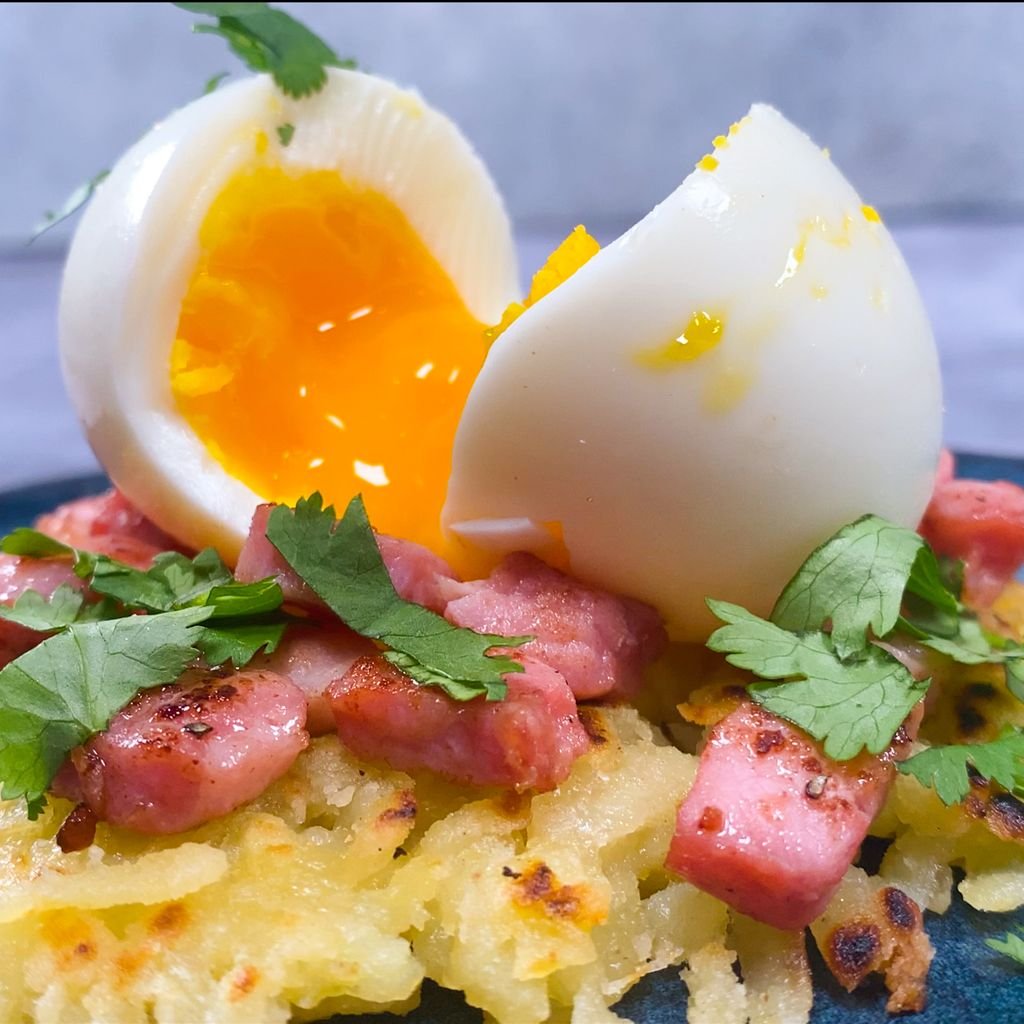 Oeuf mollet, paillasson pomme de terre et lardons