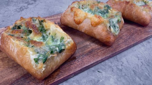 Pains gourmands à l'ail et au fromage