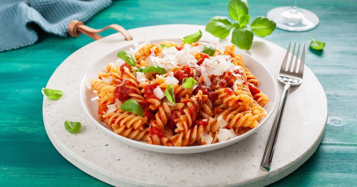 La recette simplissime et originale de pâtes à la tomate de Julie Andrieu