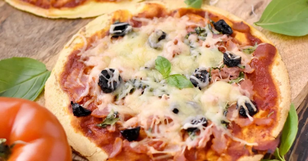 Soir de flemme : comment faire une pizza maison en 5 minutes top chrono ?