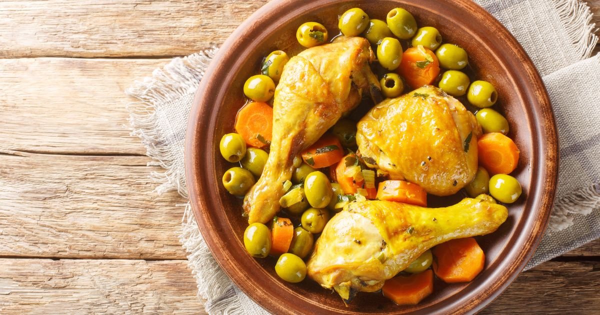 Le secret d’un dimanche parfait ? Ce tajine au poulet, citron et olives savoureux et facile à faire !