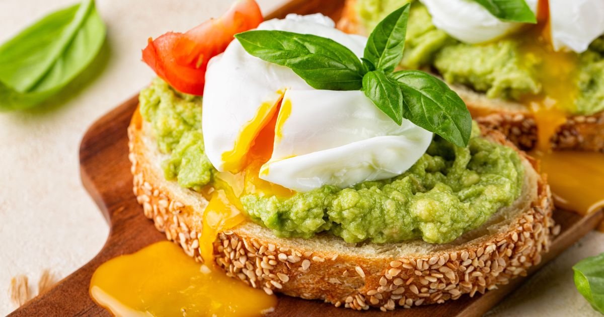 Pas besoin de vinaigre ou de tourbillon, cet ustensile va vous changer la vie pour réussir vos œufs pochés !