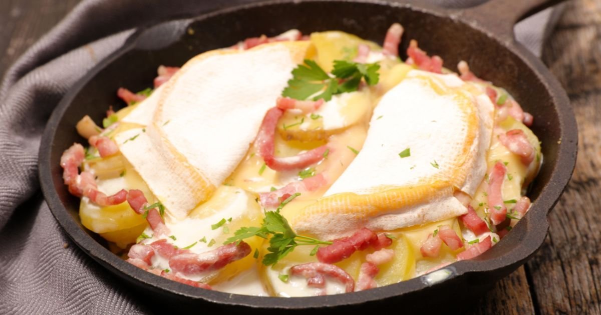 Est-ce une bonne idée de précuire les pommes de terre avant la cuisson au four de la tartiflette ?