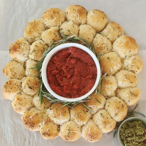 Wreath-Shaped Cheesy Bread