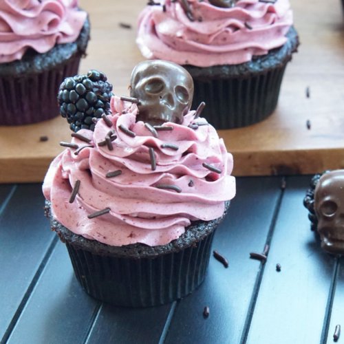 Spooky Halloween Blackberry Skull Cupcakes
