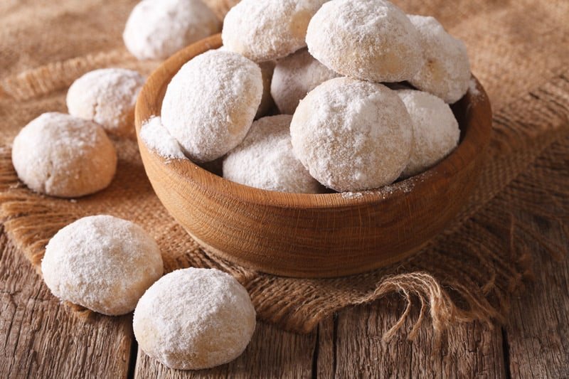 Easy Mexican Wedding Cookies (aka Snowball Cookies)