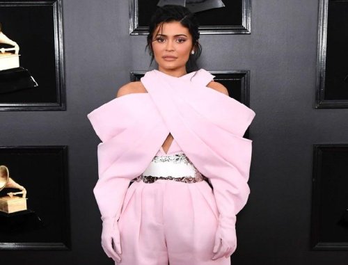 Kylie Jenner’s fans angry about a costly car of $3 million - Afrinik